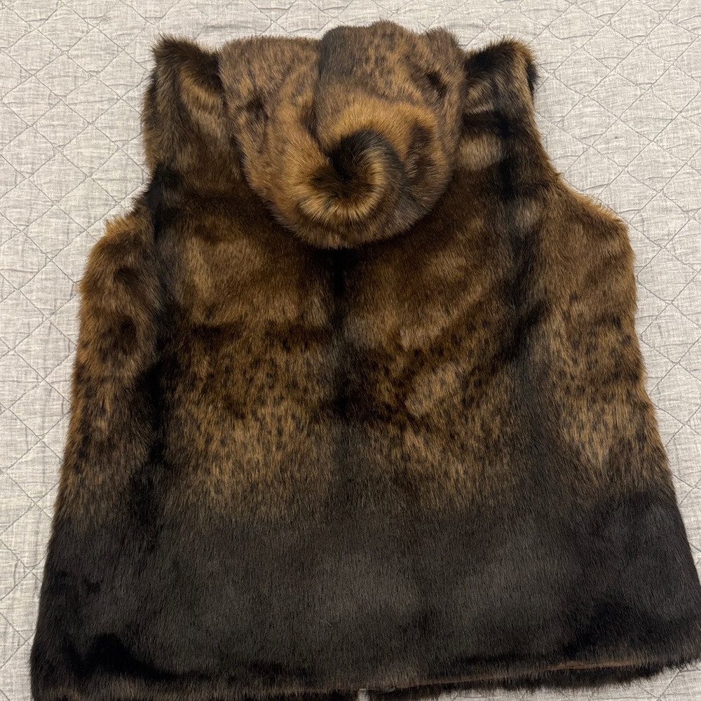 Faux Fur Vest with Zipper - Picture 2 of 7